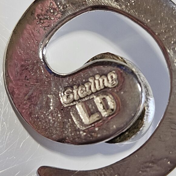 *Sale* Vintage LD Sterling Silver Swirl Pendant With Oval Garnet - Picture 4 of 10